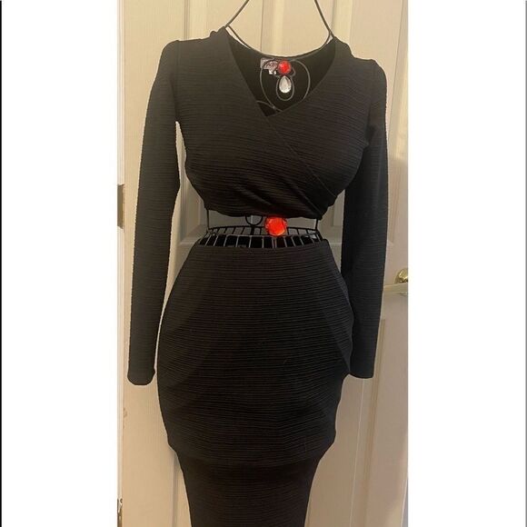 Black Two Piece🖤Madrag 🐝 Size Medium ✔️                     - Picture 1 of 15